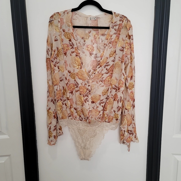 Free People Floral Bodysuit Large  Romantic Bell Sleeve | Western Gothic Nwot - Picture 7 of 17